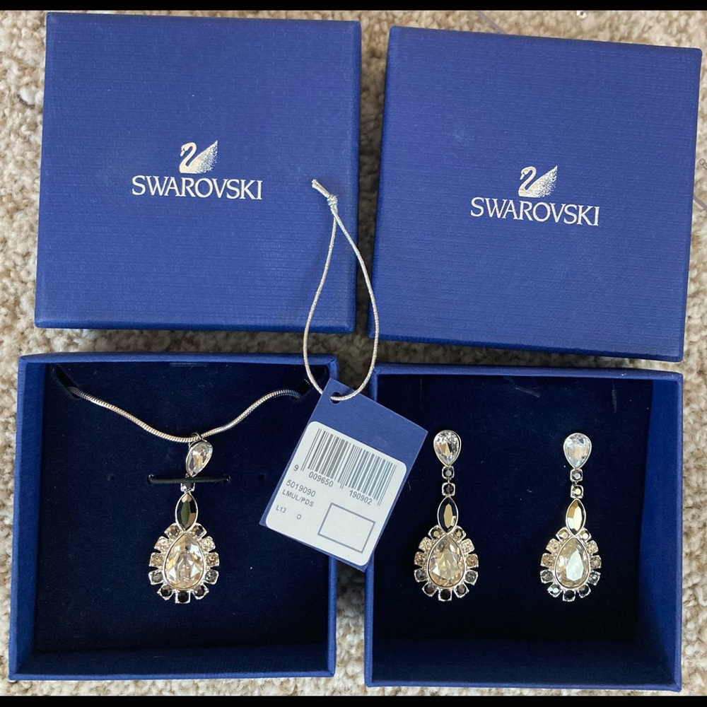 Swarovski Color Crystal Pendant Necklace and Earrings Set NEW